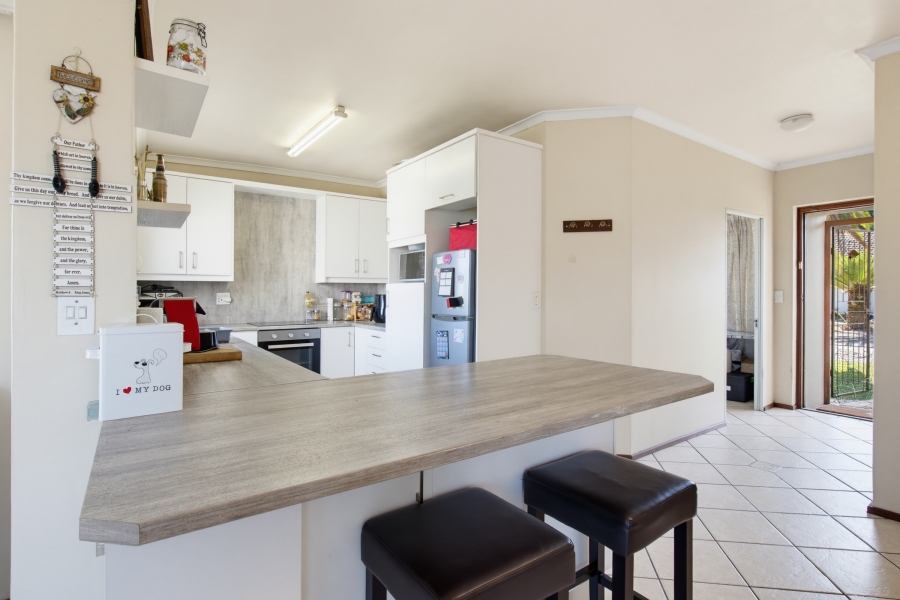 4 Bedroom Property for Sale in Vredekloof East Western Cape